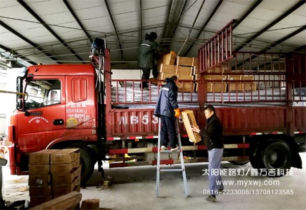 太陽(yáng)能路燈安裝江油市施工工地